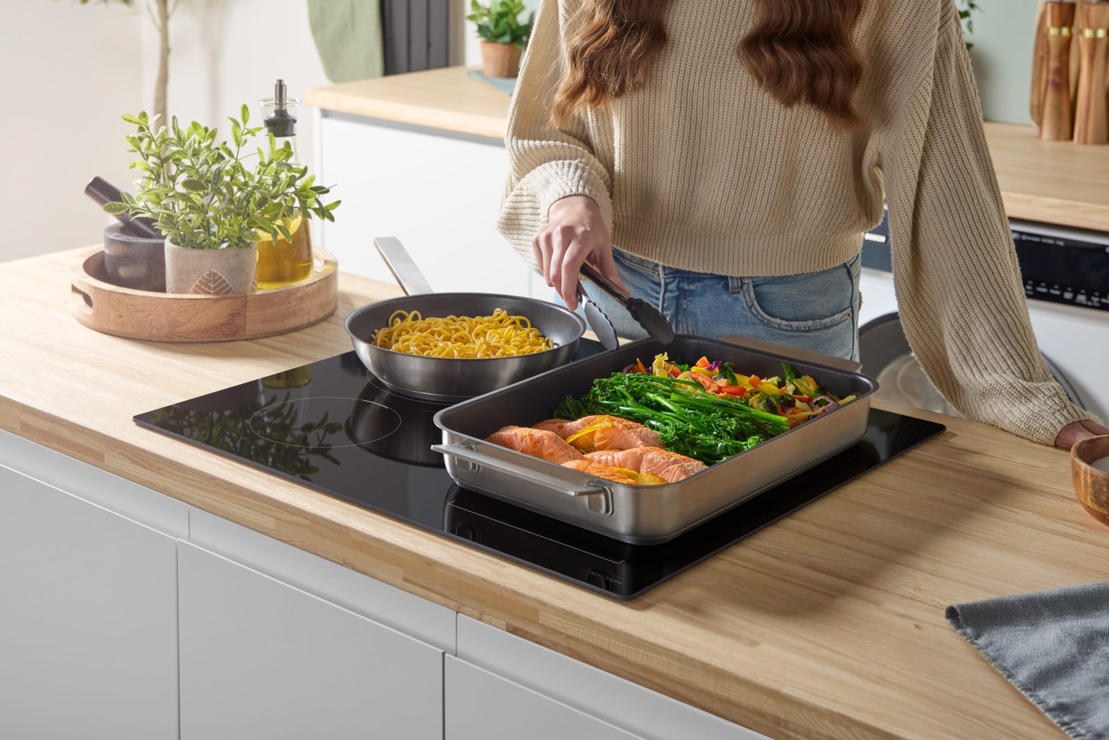 Bosch 60cm Series 4 Frameless CombiZone Induction Hob 13A supply PWP611BB5B – Black
