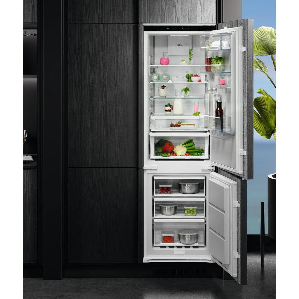 AEG 177cm Series 7000 Integrated 70/30 Frost Free Fridge Freezer TSC7M181DS