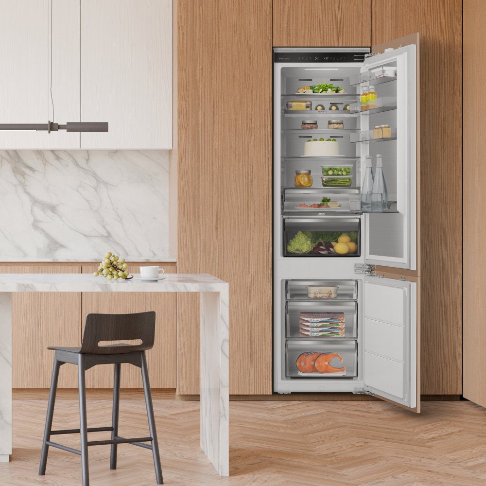 Hisense 193cm Integrated 70/30 Frost Free Fridge Freezer RB5B280SSWC