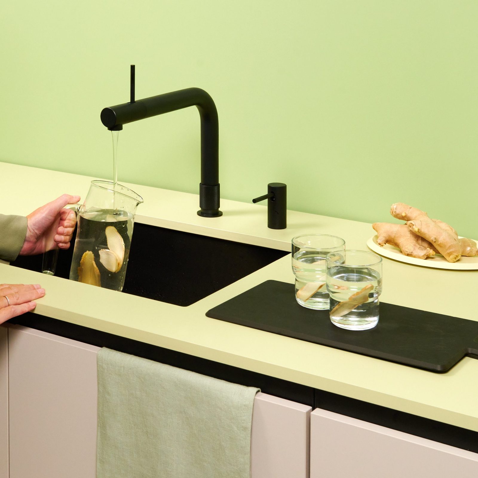 Quooker FTBLK Combi+ Front Boiling Water Tap COMBI+ FRONT BLK – BLACK